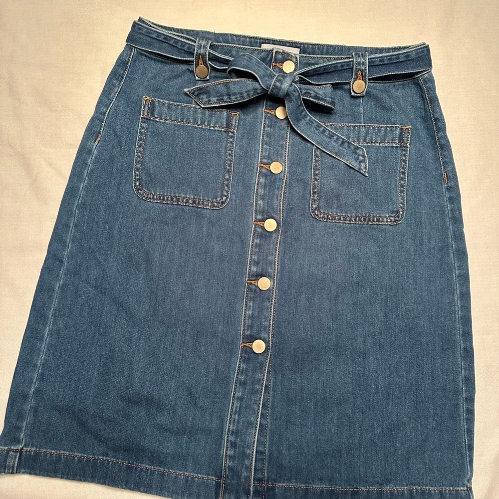 LOFT. Blue Denim stretch, mini skirt with button front and Blue Jean belt. Cute!